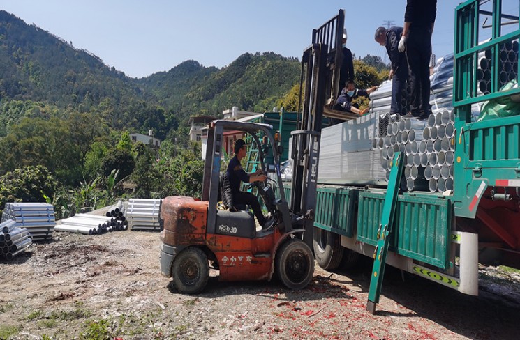 九江福建波形護欄卸車